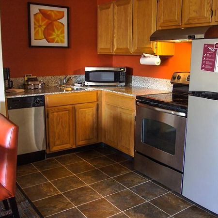 Residence Inn Данбъри Екстериор снимка