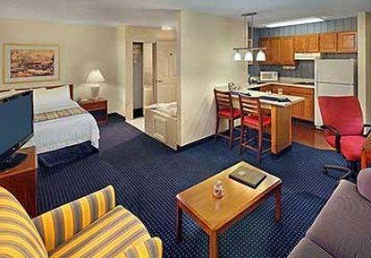 Residence Inn Данбъри Стая снимка