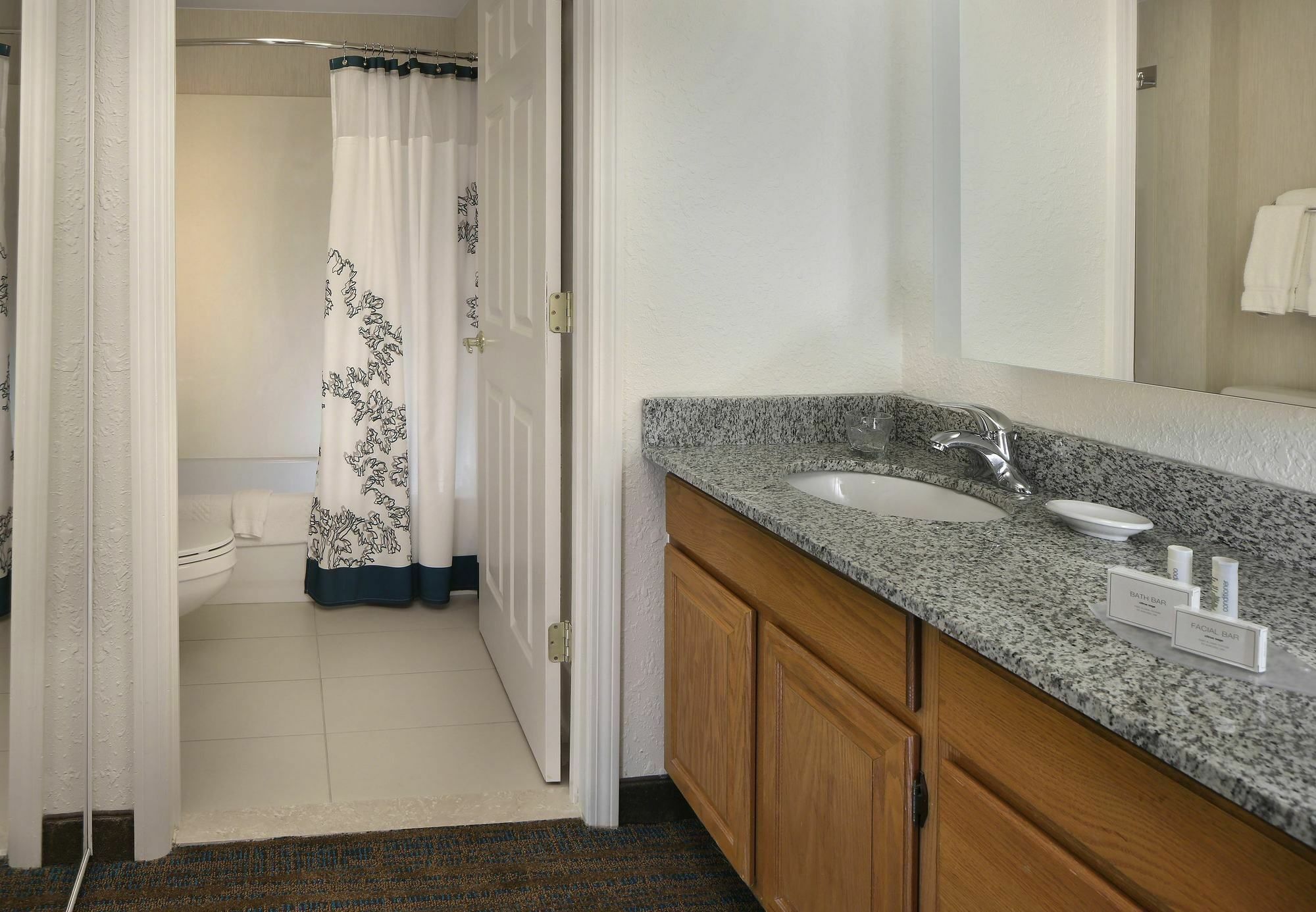 Residence Inn Данбъри Екстериор снимка